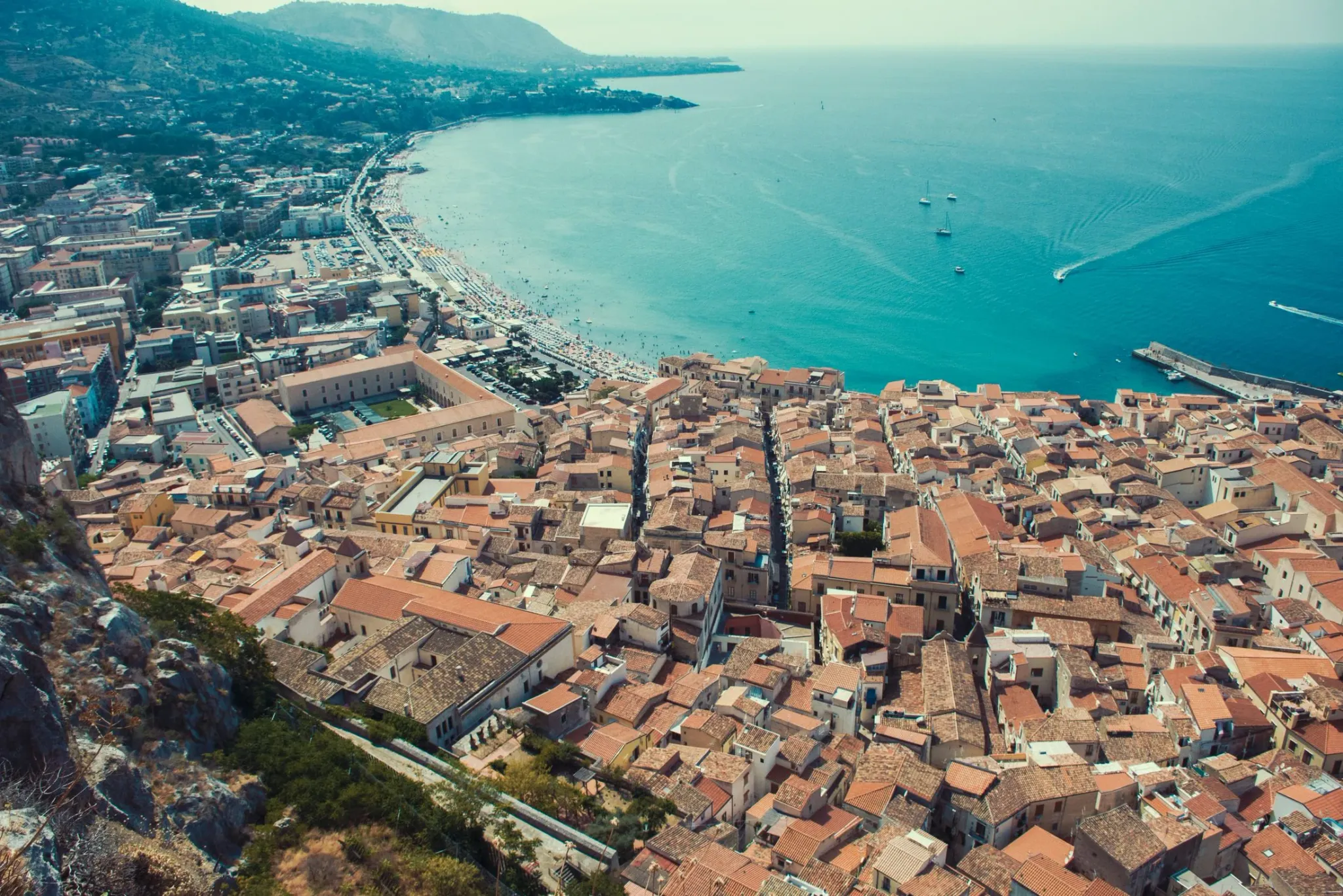 Cefalù e la costa tirrenica viste dalla Rocca