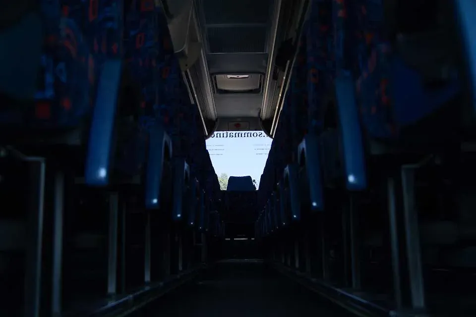 Gli interni di un autobus della flotta Sommatinese