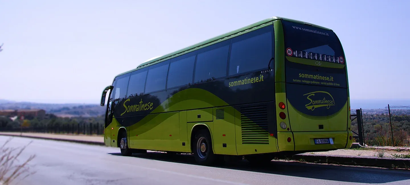 Un pullman della flotta Sommatinese